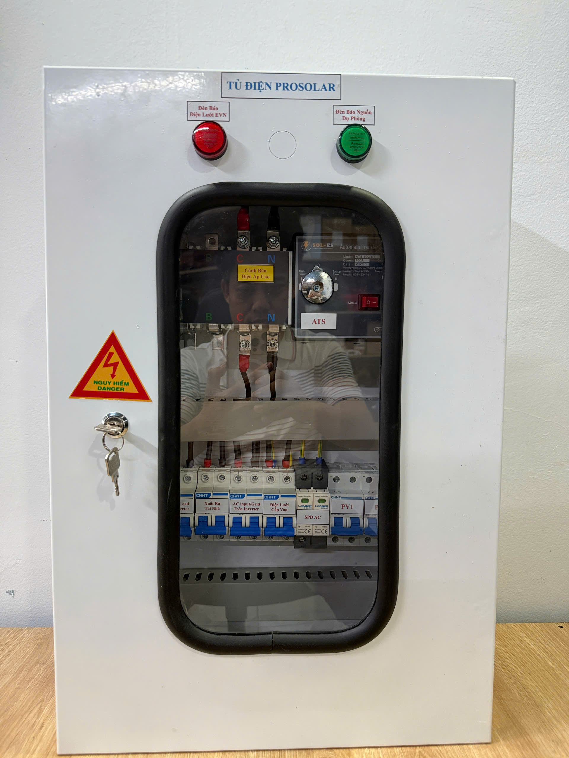 Tủ điện năng lượng mặt trời hybrid